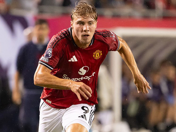 AC Milan Bidik Rasmus Hojlund sebagai Alternatif Vlahovic